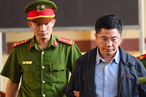 Nguyễn Văn Dương hầu tòa